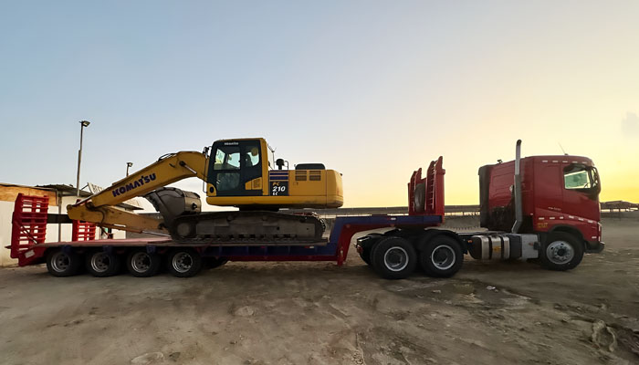 Servicio de transporte de cargas sobredimensionadas con cama baja, Maquinpe Group